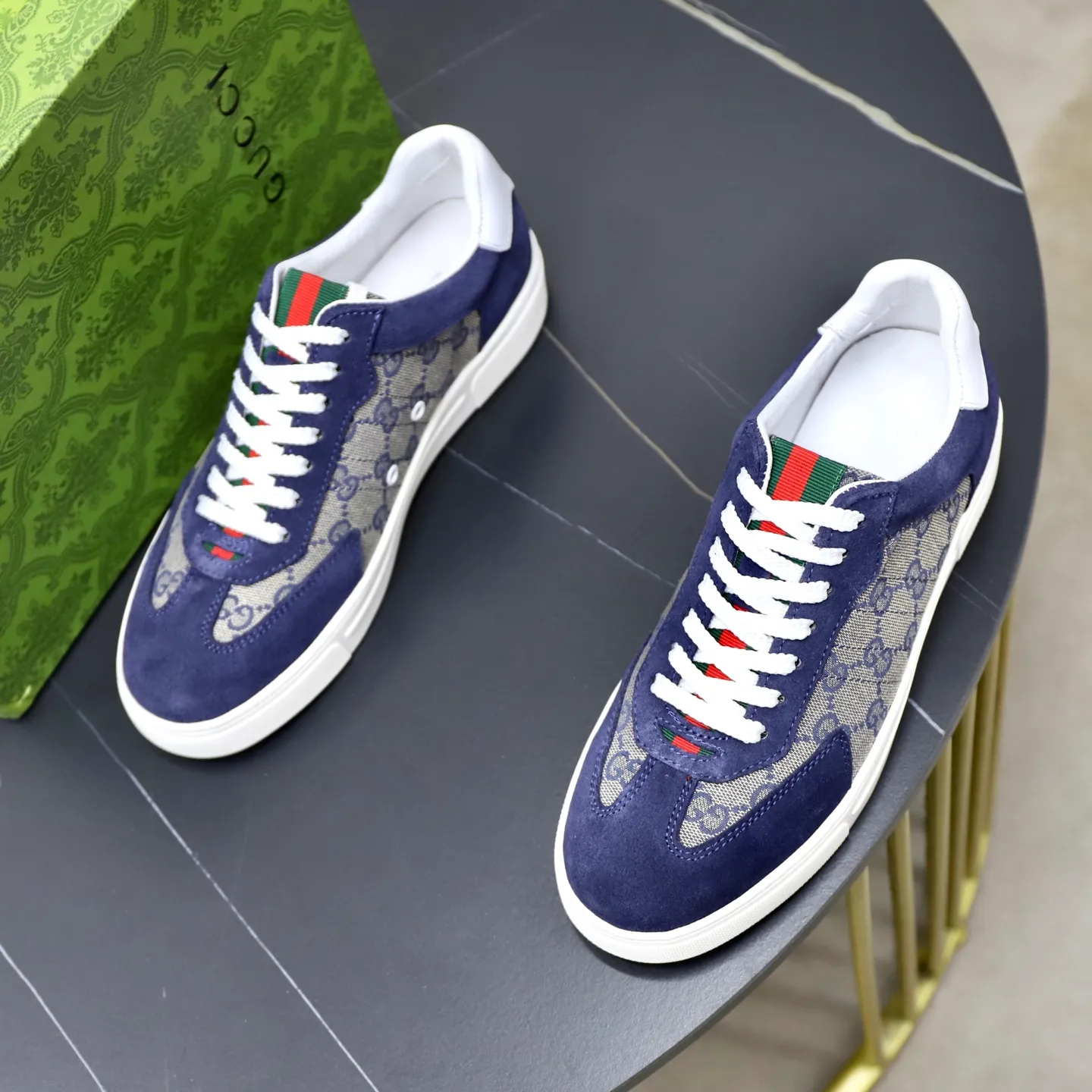 Ex-factory price: 380💰🙅‍♂️🙅‍♂️🙅‍♂️ Brand: Gucci GUCCi Standard code: 38-44 (45 customized) Grade: Same as the official website Material: Original leather splicing Comfortable and breathable sheepskin lining Original wear-resistant outsole Style category: Men's fashionable casual shoes Running sneakers Distinguished luxury brand elements Top luxury Color: actual picture color